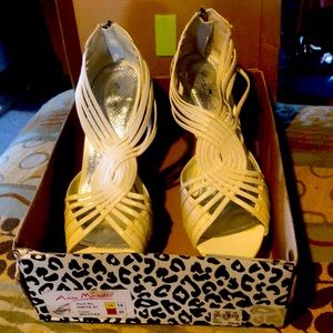 Anne Michelle, Style No. Ignite-07 US 10 color WHT